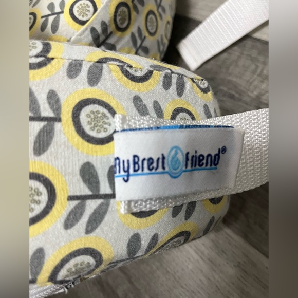My Brestfriend Breastfeeding pillow - gently used - Picture 4 of 4